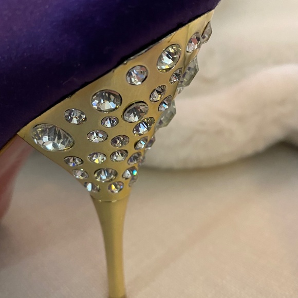 Paris Hilton Stilettos - Picture 3 of 5